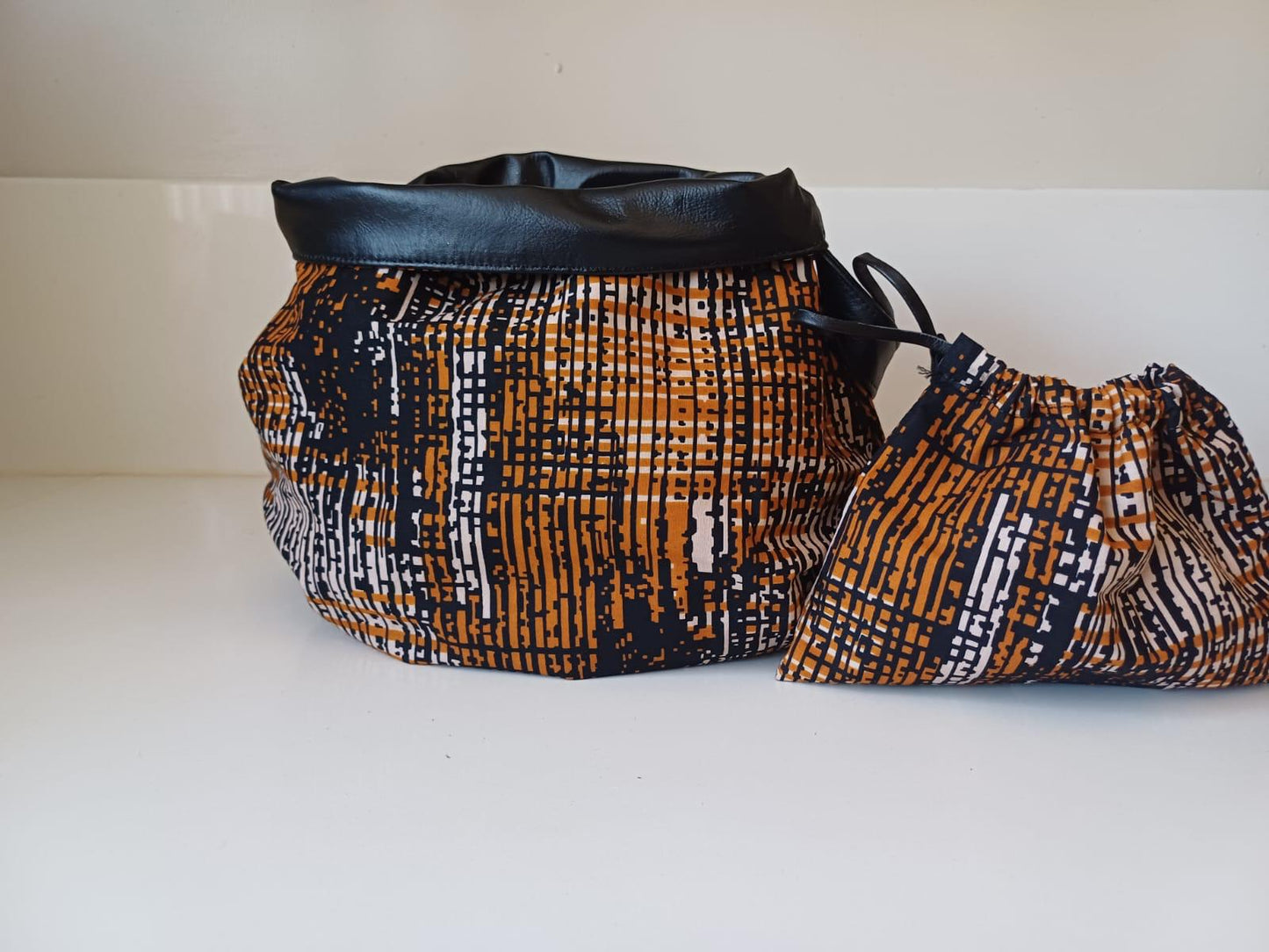 Borsa Reversibile in Pelle Morbida, interno tessuto africano wax – Borsa Reversibile | 2 in 1